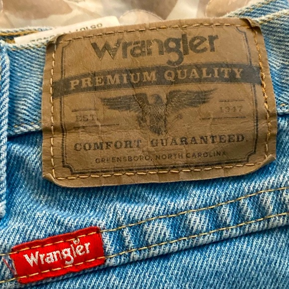 Wrangler Blue Jeans - Men - Size  38 X 32 - Picture 1 of 4